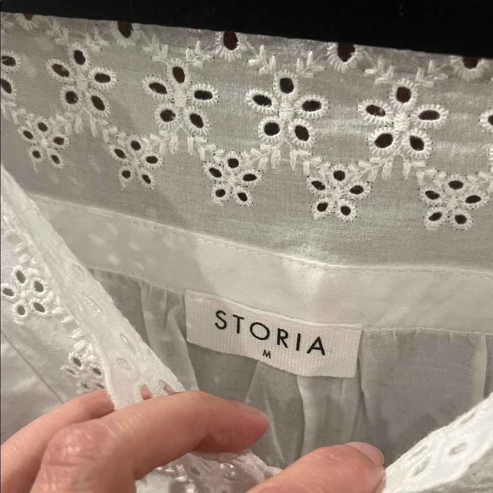 Storia Off White Eyelet Blouse - Picture 3 of 9